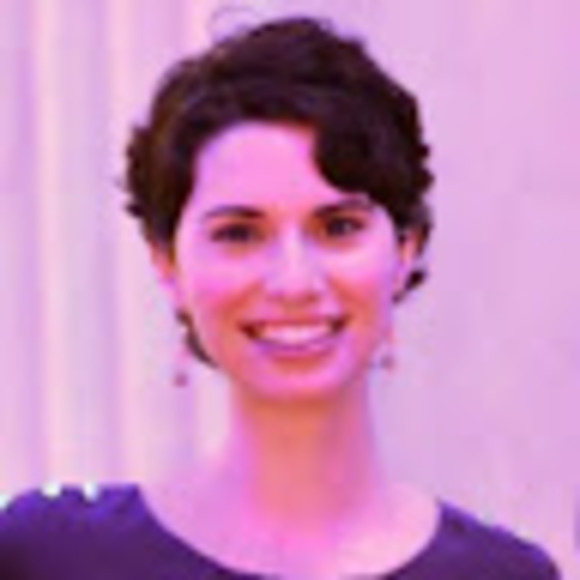 Profile Picture of Laura Livaditis (@llivadi1) on Poshmark