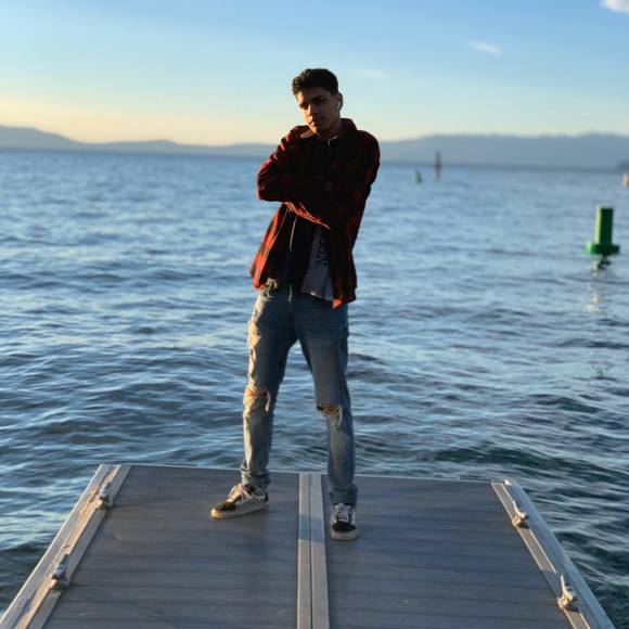 Profile Picture of Mina Mikhail (@menamikhail33) on Poshmark