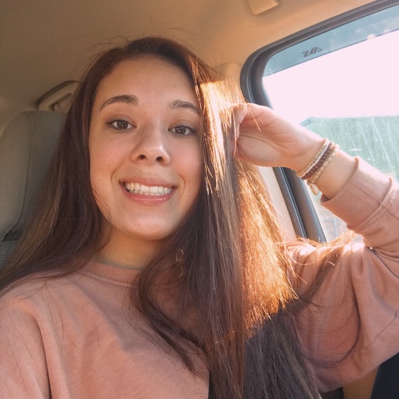 Profile Picture of Puahina Lynn (@puahinalynn) on Poshmark