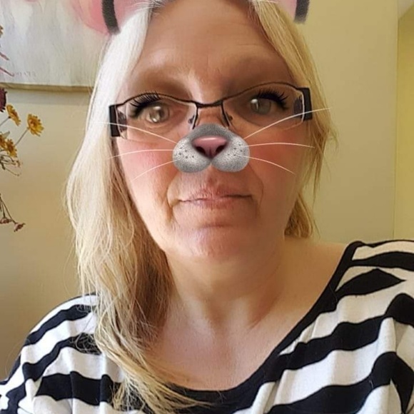 Profile Picture of Penny Campbell (@skittlez74) on Poshmark