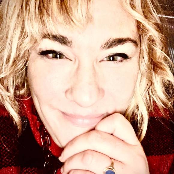 Profile Picture of Holly Chase (@hollyruthchase) on Poshmark