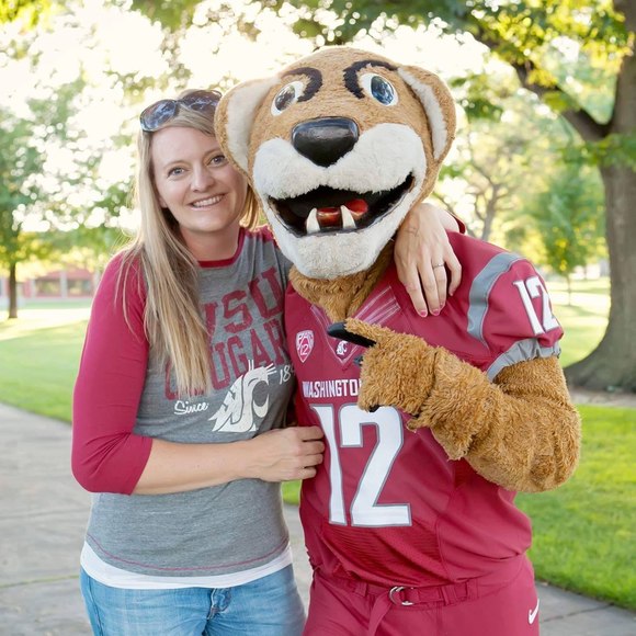 Profile Picture of Sunny Wright (@sunnydwright) on Poshmark