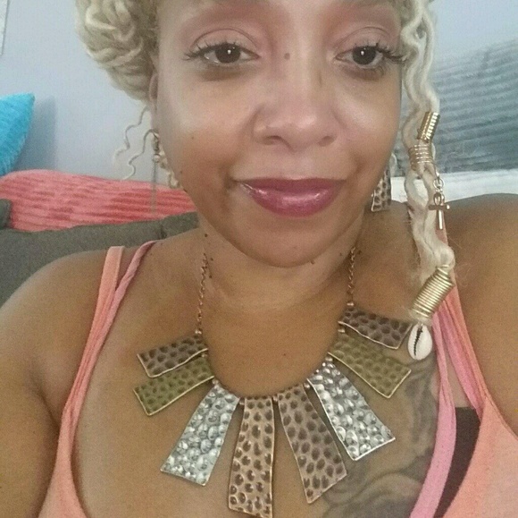 Profile Picture of Yolanda Donald (@joeswife1) on Poshmark