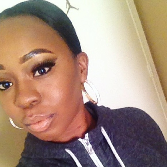 Profile Picture of Crystal Edwards (@crystalfaye0817) on Poshmark