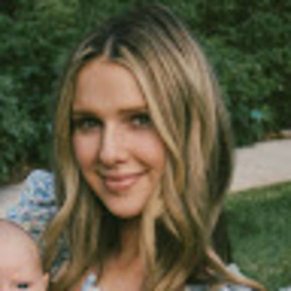 Profile Picture of Sophie Stowell (@sophiefstowell) on Poshmark