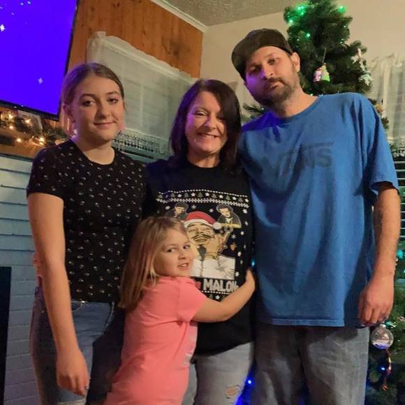 Profile Picture of Melanie Minnix (@melanienbj07) on Poshmark