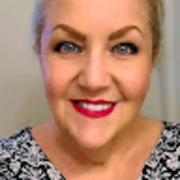 Profile Picture of Suzanne Nicholson (@suzieq10q9) on Poshmark