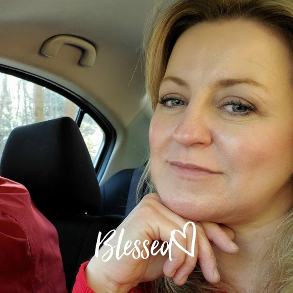 Profile Picture of Crystal Holt (@crystalholt59) on Poshmark