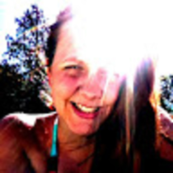 Profile Picture of Liane Leblanc (@lianelebl) on Poshmark