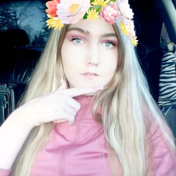 Profile Picture of Pey Bemis (@maladybug1) on Poshmark