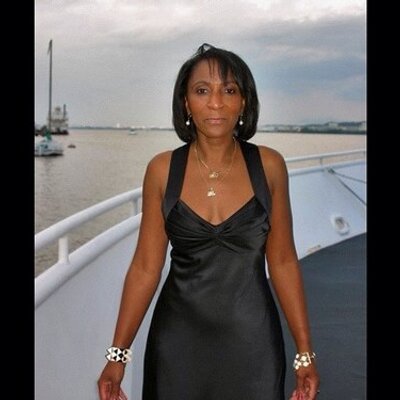 Profile Picture of Suzanne McNamara (@shmgc11) on Twitter