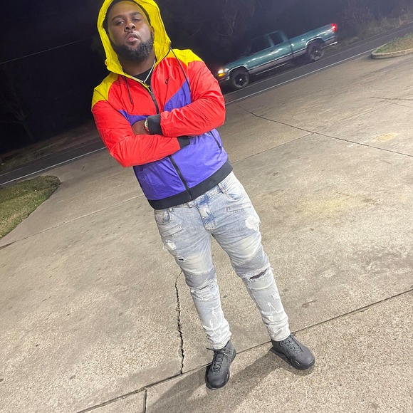 Profile Picture of Ladarrius Thomas (@goliveocho8) on Poshmark