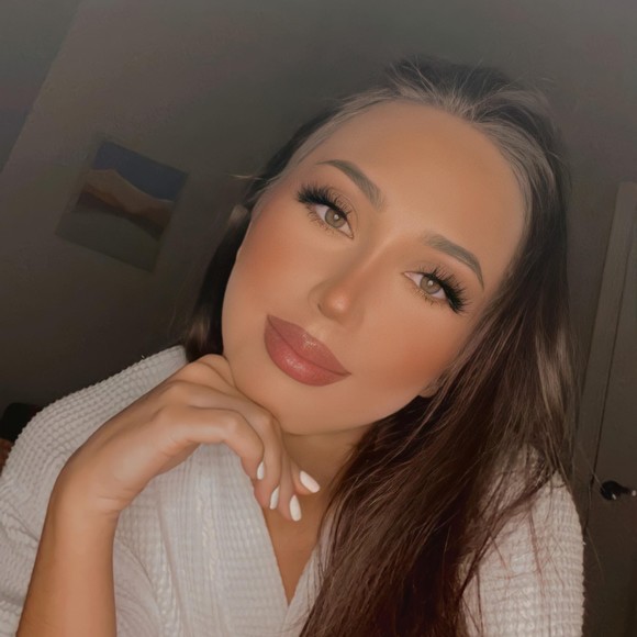 Profile Picture of Brianna Pemble (@15bpemble) on Poshmark