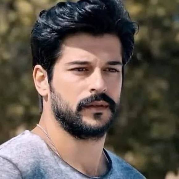 Profile Picture of Reséndiz resendiz Resendiz (@bresendiz86) on Poshmark