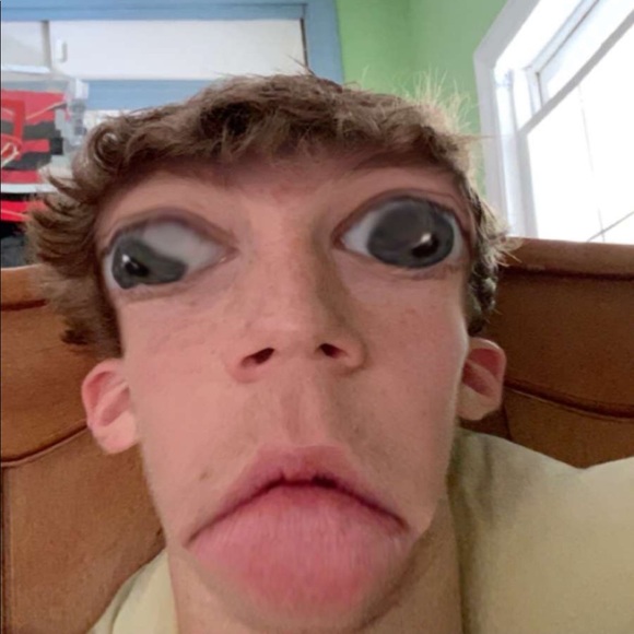 Profile Picture of Max Bloomquist (@maxbloomquist) on Poshmark