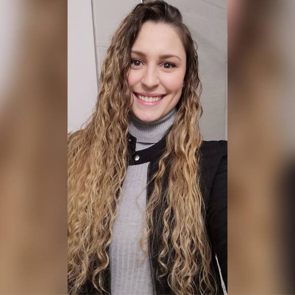 Profile Picture of Catherine Perreault (@prfb) on Poshmark