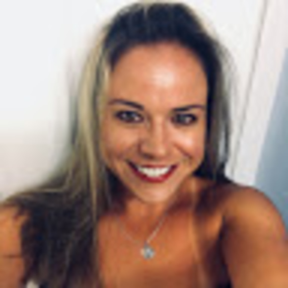 Profile Picture of Amy Nesbitt (@amynesbitt726) on Poshmark