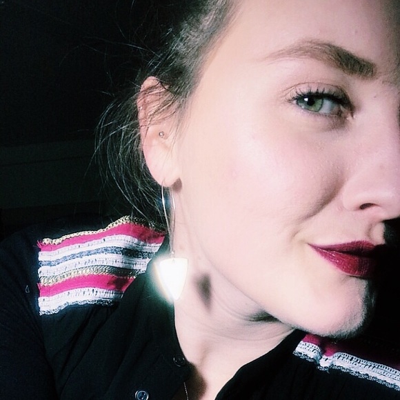 Profile Picture of Taylor Belmer (@taybelm) on Poshmark