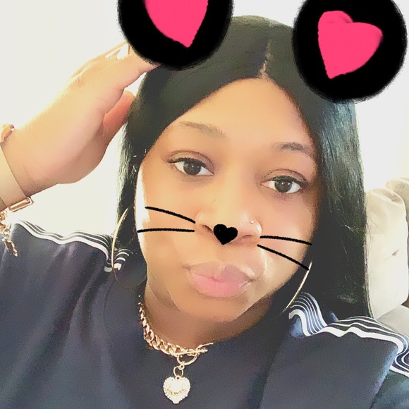 Profile Picture of Jasmine Mclaughlin (@jaziiboo28) on Poshmark