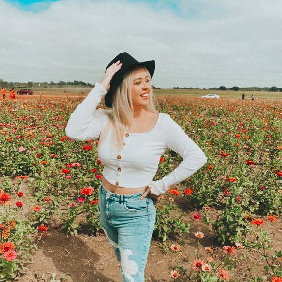 Profile Picture of Ariel Blaskowsky (@arieljyps) on Poshmark