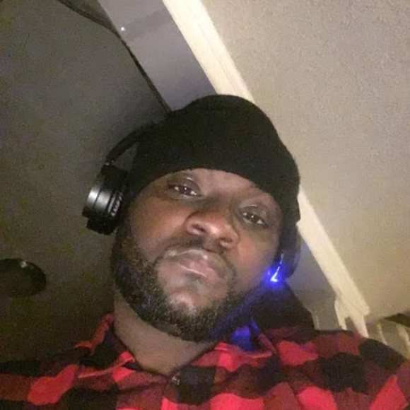 Profile Picture of Antoine Page (@antoinepage629) on Poshmark