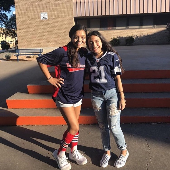 Profile Picture of Jjulliet Larralde (@jullietlarralde) on Poshmark