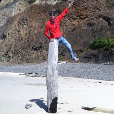 Profile Picture of Adam Veron (@verolunteer) on Twitter