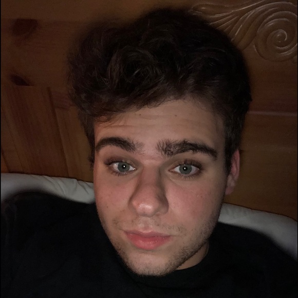 Alec Schwartz - Poshmark Profile Picture of Alec Schwartz (@alec99522) on Poshmark