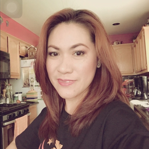 Profile Picture of Lara Agdeppa (@lara_aa) on Poshmark