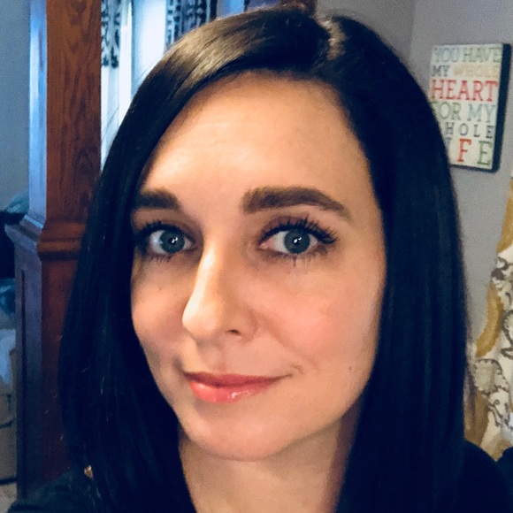 Profile Picture of Sarah Pechar (@sw012883) on Poshmark