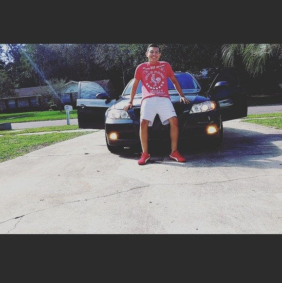 Profile Picture of Erick Chavez (@erickchavez100) on Poshmark