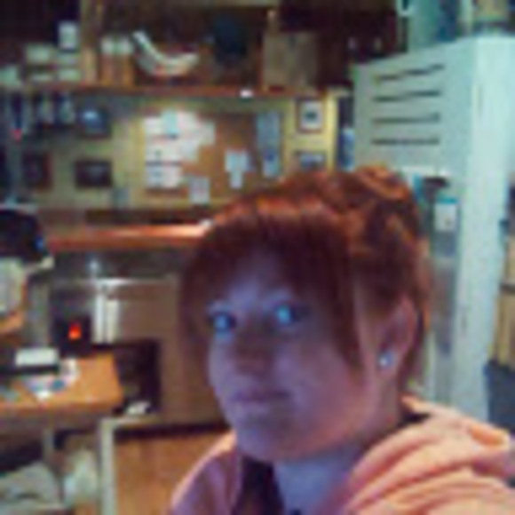 Profile Picture of Rachael Austerberry (@rachi31) on Poshmark