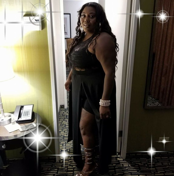 Profile Picture of Charnique Williams-jones (@charniquenique) on Poshmark