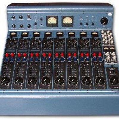 Profile Picture of Ian/Michele Gardiner (@HeyTreeAudio) on Twitter