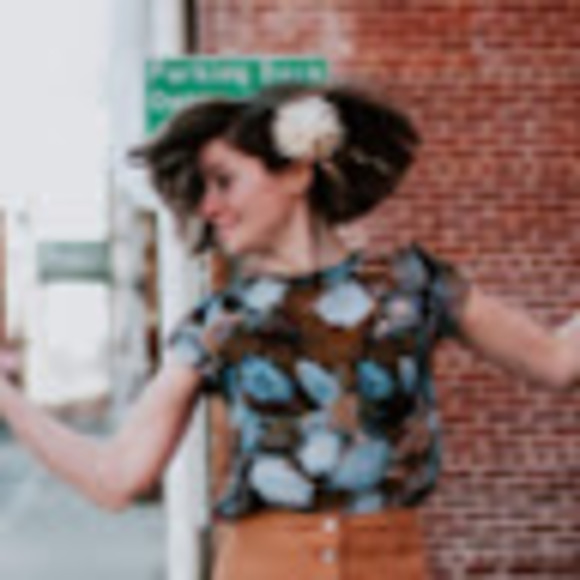 Profile Picture of Danae Tavenner (@danaetav) on Poshmark