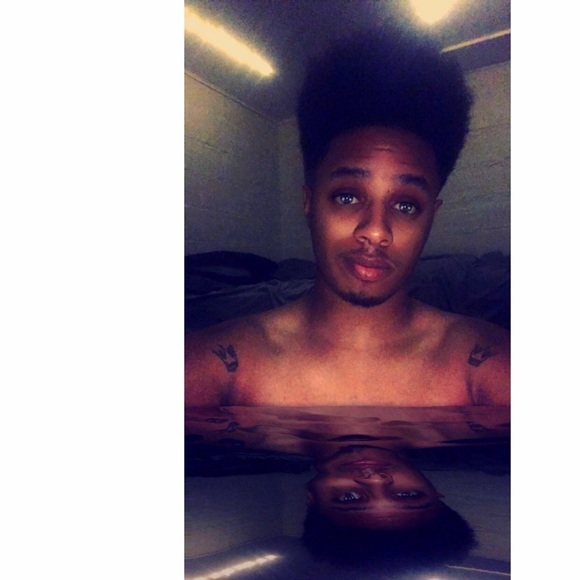 Profile Picture of Devin Kelsey (@devin347) on Poshmark