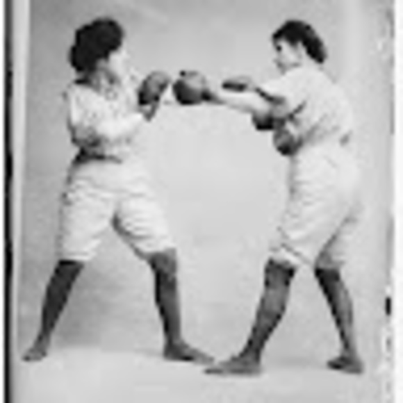 Profile Picture of Andrea Craig (@andreacraig396) on Poshmark