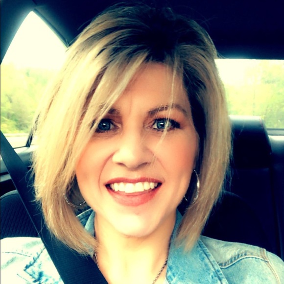 Profile Picture of Mandy Wolfe (@girliegirl3041) on Poshmark