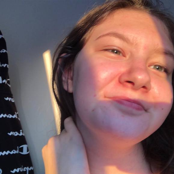 Profile Picture of Amina Török (@amina0421) on Poshmark