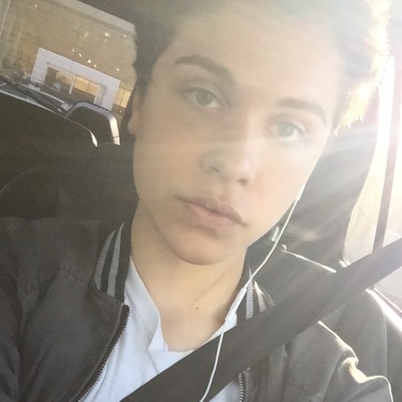 Profile Picture of Travis Tossey (@travistossey) on Poshmark