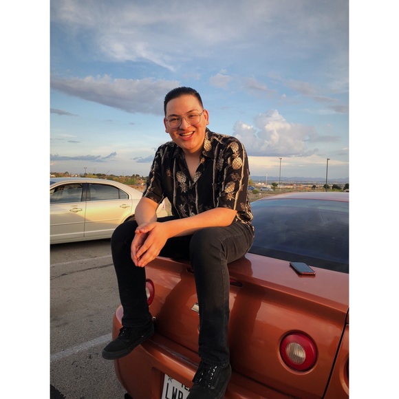 Profile Picture of Christian Ledesma (@cledes1999) on Poshmark