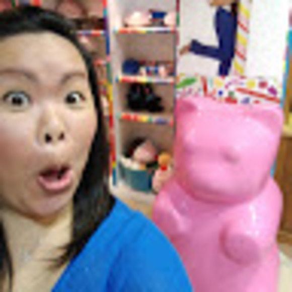 Profile Picture of Yvette Wong (@yvettejwong) on Poshmark