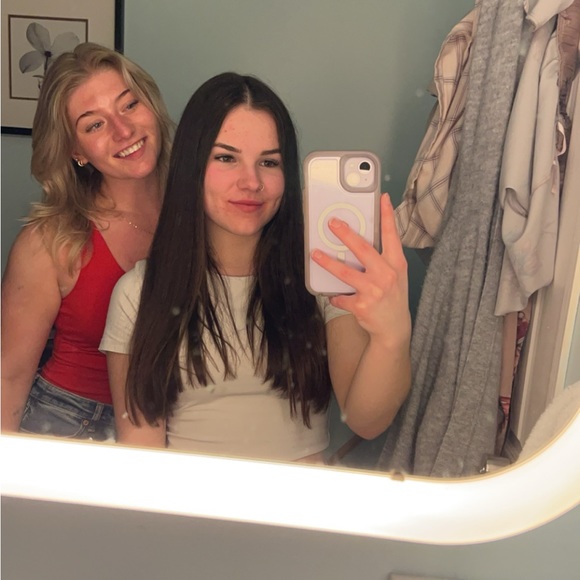 Profile Picture of Sydney Grinsell (@sgrinsell) on Poshmark