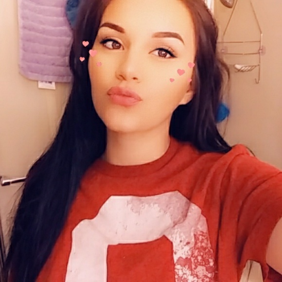 Profile Picture of Olivia Page (@livbpage) on Poshmark