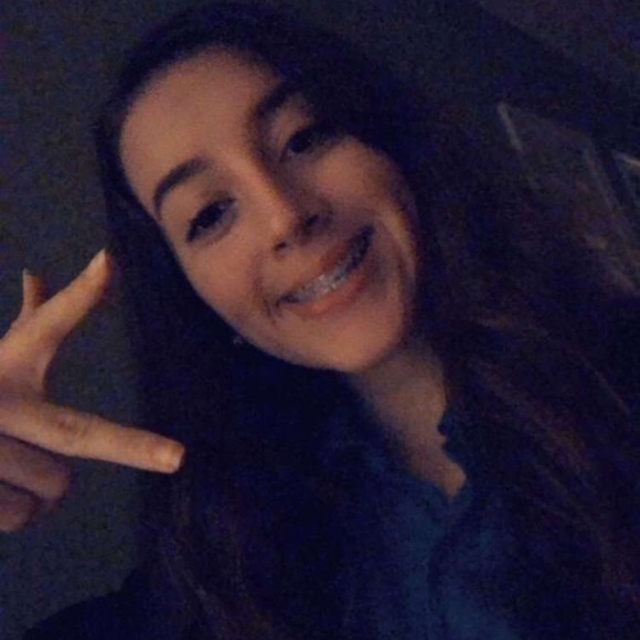 Profile Picture of Chloe Hebert (@cjcjeneh) on Poshmark