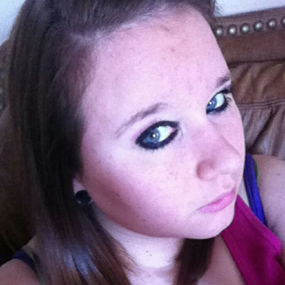 Profile Picture of Dana Longanecker (@dana3202) on Poshmark