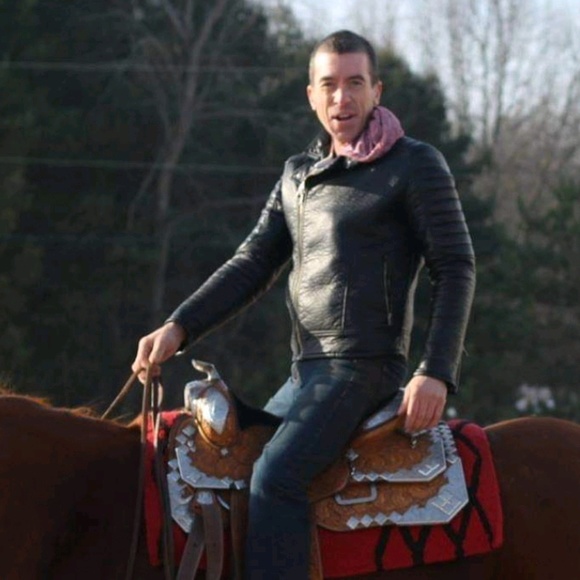 Profile Picture of Daniel Vainavicz (@djv1980) on Poshmark