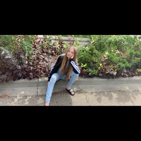 Profile Picture of Sally Zubek (@sallyzubek) on Poshmark