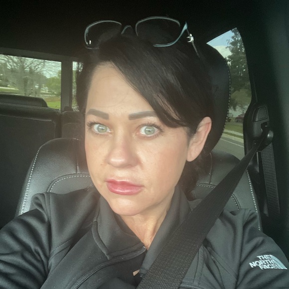 Profile Picture of Beverly Graham (@bevdgra1974) on Poshmark