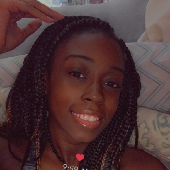 Profile Picture of Jakessia Barron (@lasuanebarron19) on Poshmark